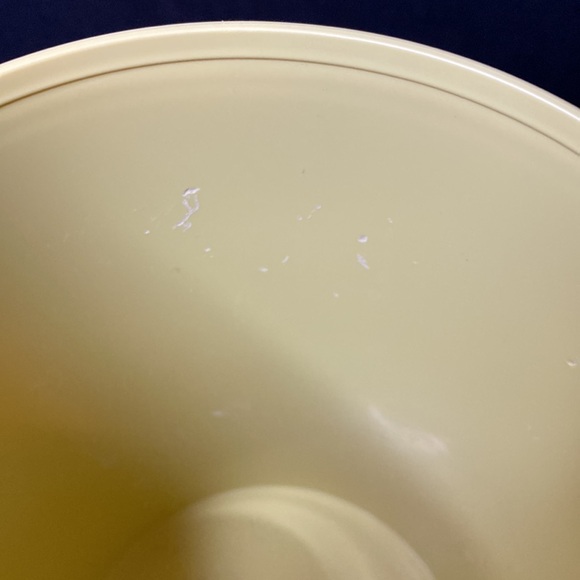 1970’s Tupperware Canister - Picture 8 of 11